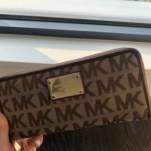 Michael Kors Large Jet Set Zip Around Wallet